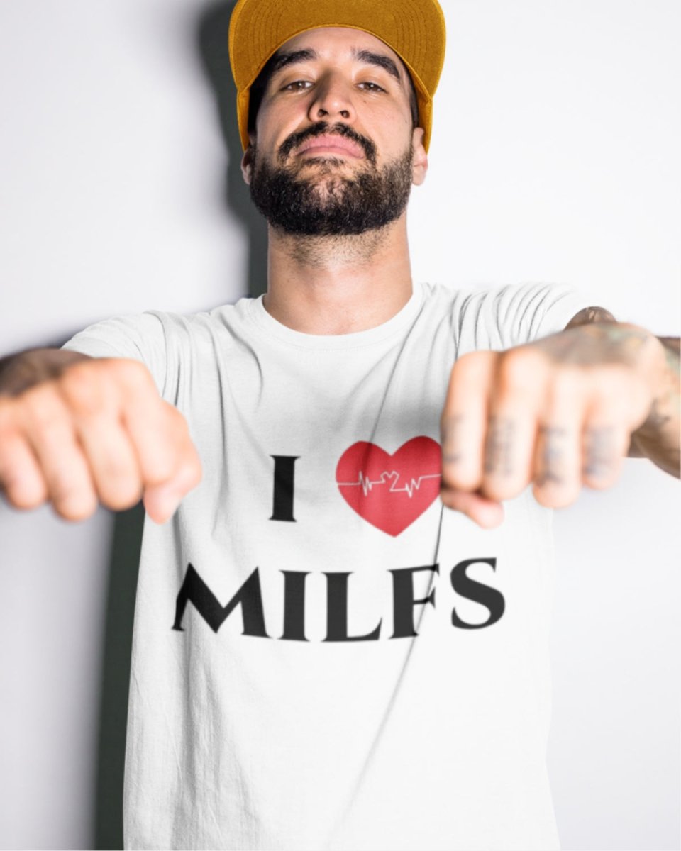 T207 - T-shirt - I Love MILFS - Funny Outfits