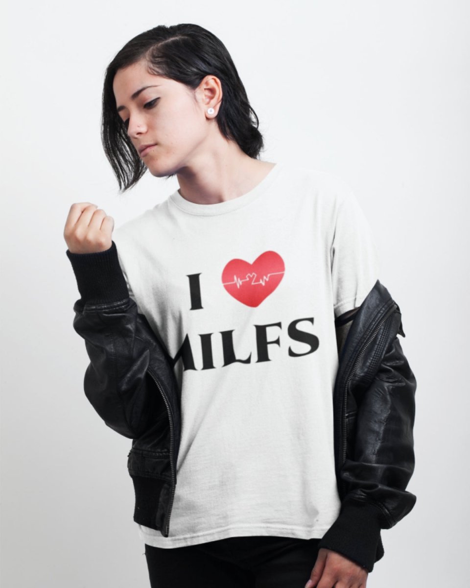 T207 - T-shirt - I Love MILFS - Funny Outfits